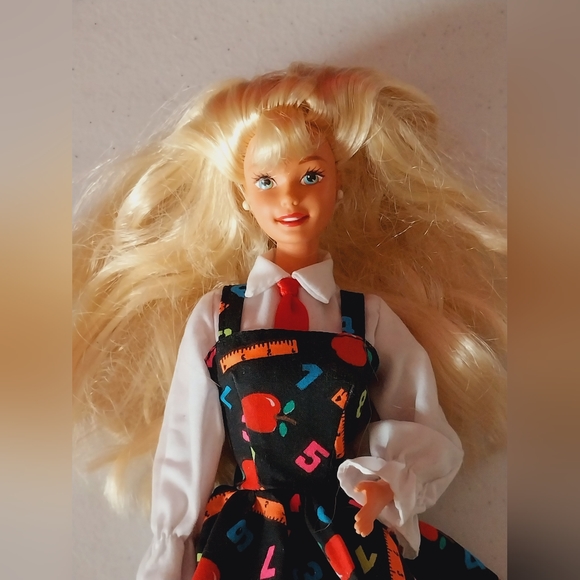 Vintage teacher barbie doll - Picture 3 of 10